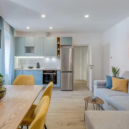 New Luxury In The Center Of
