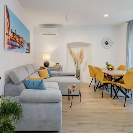 Apartment New Luxury In The Center Of Omis