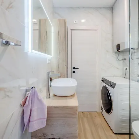 New Luxury In The Center Of