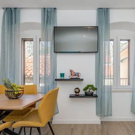 New Luxury In The Center Of Apartment