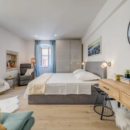 Apartment New Luxury In The Center Of Omis