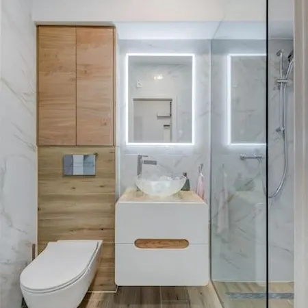 New Luxury In The Center Of Apartment