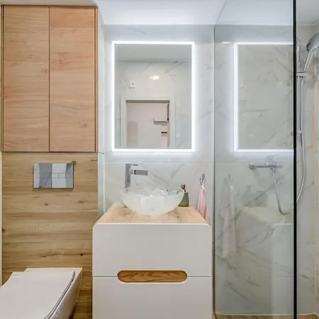 New Luxury In The Center Of Apartment Omis