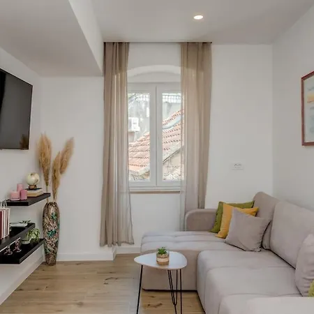 New Luxury In The Center Of Omis