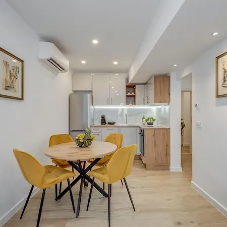 New Luxury In The Center Of * Omis
