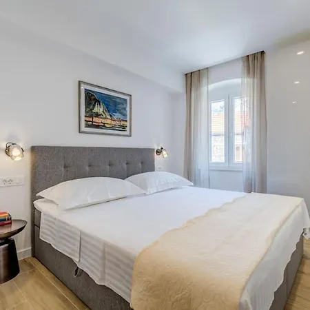 Apartment New Luxury In The Center Of Omis